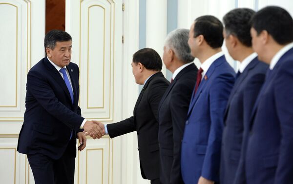 Сооронбай Жээнбеков встретился с торага и лидерами фракций Жогорку Кенеша - Sputnik Кыргызстан