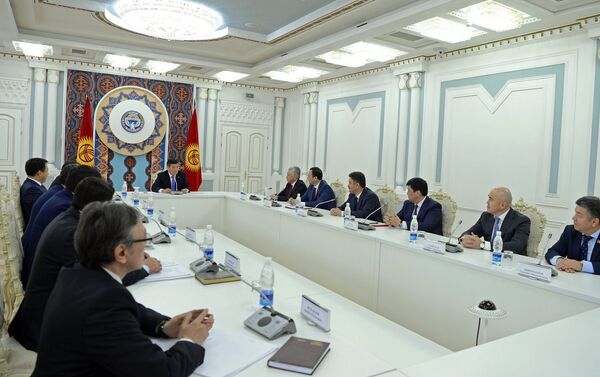 Они обсудили вступившие в силу конституционные поправки и результаты встречи главы Кыргызстана с президентом РК Нурсултаном Назарбаевым - Sputnik Кыргызстан