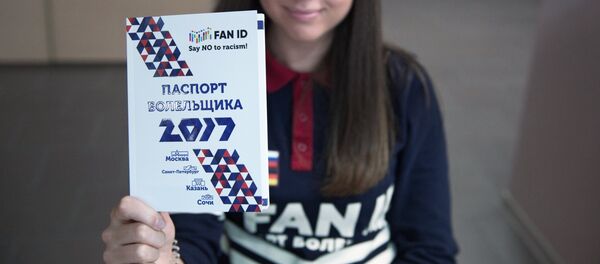 Выдача первых паспортов болельщиков Кубка конфедераций 2017 Выдача первых паспортов болельщиков Кубка конфедераций 2017 - Sputnik Кыргызстан