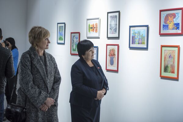 Благотворительная выставка В мире красок в Бишкеке - Sputnik Кыргызстан