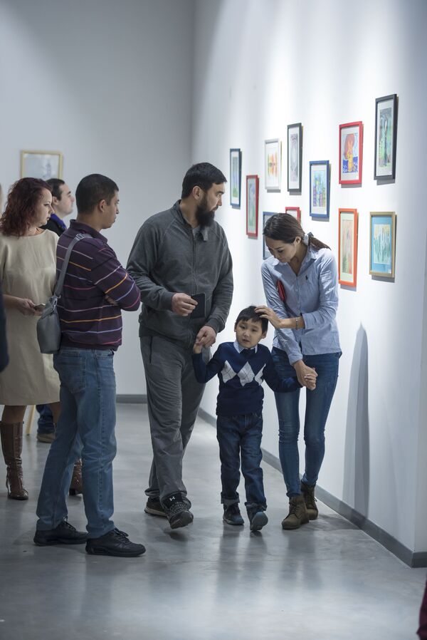 Благотворительная выставка В мире красок в Бишкеке - Sputnik Кыргызстан