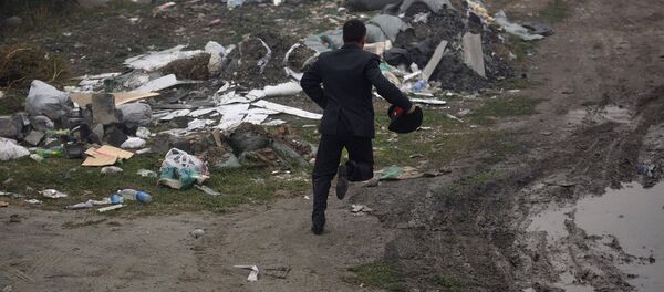 Милиция прочесывает Ботанический сад по улице Курманджан датка в Бишкеке - Sputnik Кыргызстан