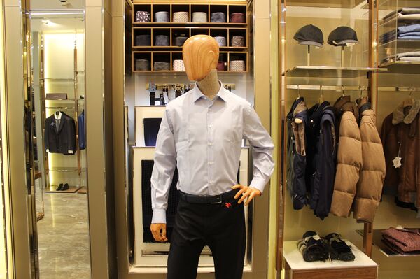 Рубашка фирмы Xacus стоимостью 12 500 сомов Рубашка фирмы Xacus стоимостью 12 500 сомов - Sputnik Кыргызстан