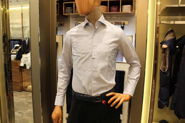 Рубашка фирмы Zilli стоимостью 59 900 сомов Рубашка фирмы Zilli стоимостью 59 900 сомов - Sputnik Кыргызстан