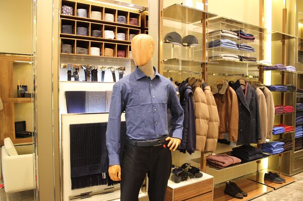 Рубашка фирмы Stefano Ricci стоимостью 67 500 сомов Рубашка фирмы Stefano Ricci стоимостью 67 500 сомов - Sputnik Кыргызстан