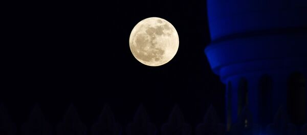 Суперлуние в ОАЭ Суперлуние в ОАЭ - Sputnik Кыргызстан