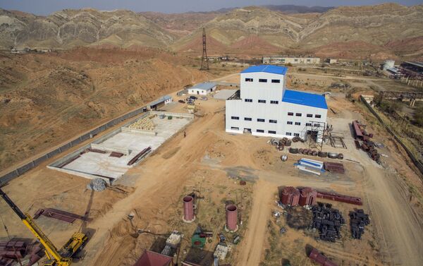 В Кыргызстане хотят достроить и запустить на полную мощность завод по переработке кремния в городе Таш-Кумыре, но для этого нужно 1,5 миллиона долларов - Sputnik Кыргызстан