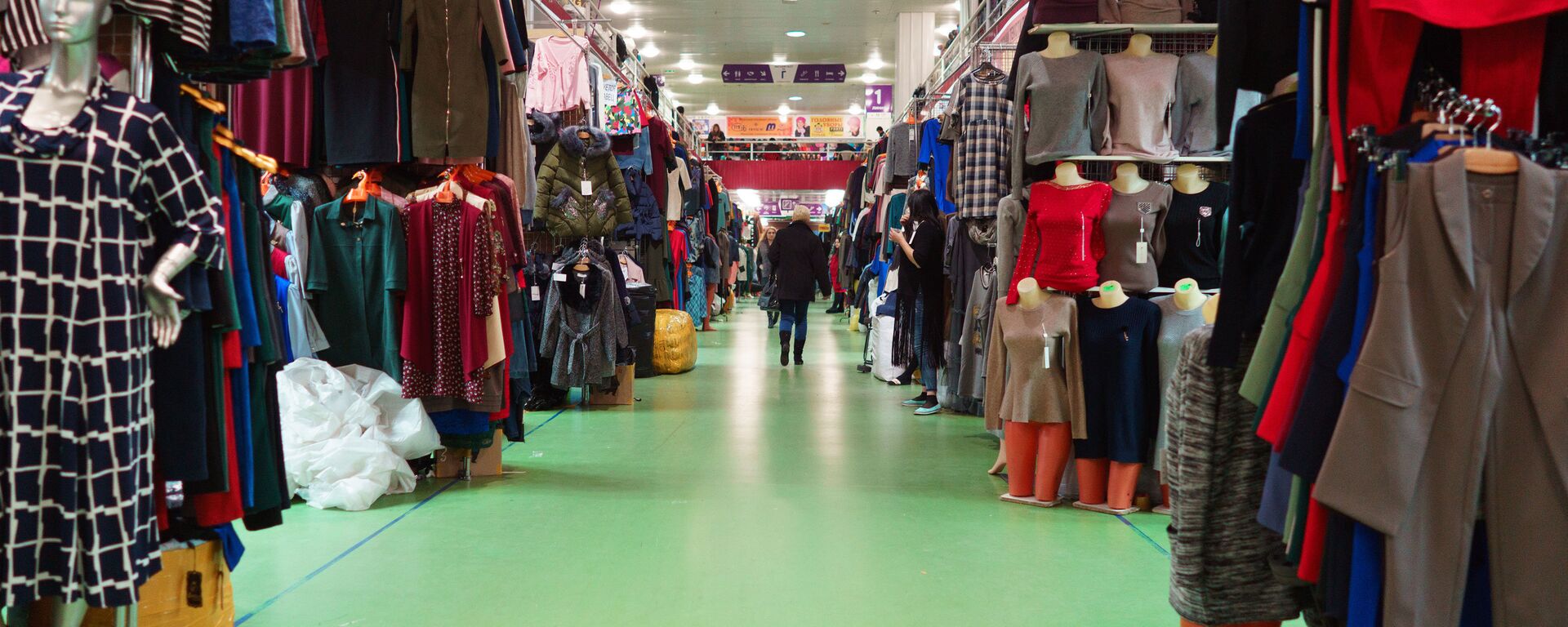 Экспортко чыккан аялдардын сырт кийими. Архивдик сүрөт - Sputnik Кыргызстан, 1920, 20.04.2026