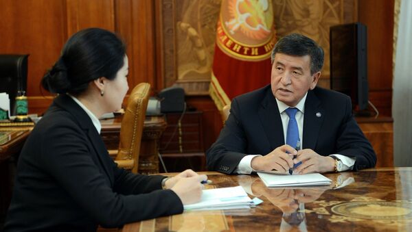 Президент Сооронбай Жээнбеков башкы прокурор Индира Жолдубаеваны кабыл алуу учурунда - Sputnik Кыргызстан