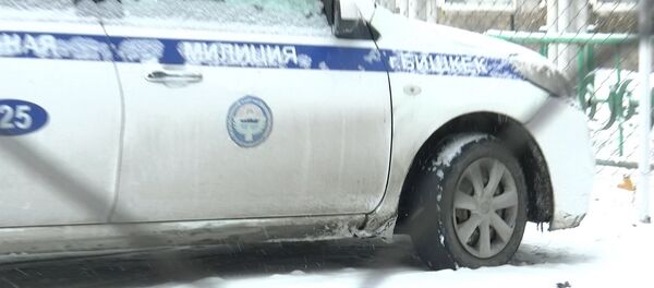 Зимой в Бишкеке некоторые патрульные машины ездят на летней "резине" — видео Зимой в Бишкеке некоторые патрульные машины ездят на летней "резине" — видео - Sputnik Кыргызстан