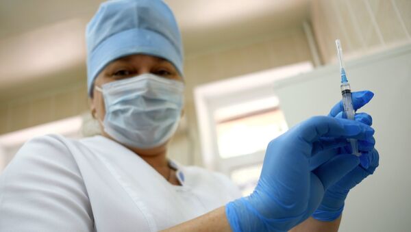 Медсестра одной из поликлиник собирается делать укол. Архивное фото - Sputnik Кыргызстан