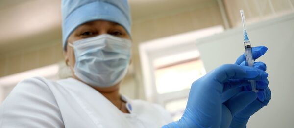 Медсестра одной из поликлиник собирается делать укол. Архивное фото - Sputnik Кыргызстан