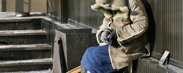 Нищенка на одной из улиц города Владивостока - Sputnik Кыргызстан