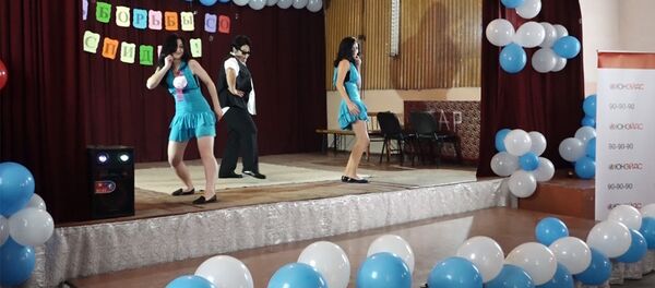 С юмором о СПИДе — в единственной женской колонии КР прошла акция С юмором о СПИДе — в единственной женской колонии КР прошла акция - Sputnik Кыргызстан