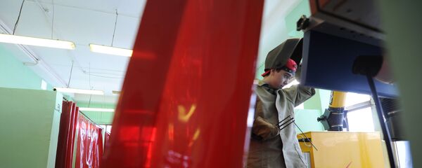 Конкурс среди студентов профессиональных колледжей по специальностям Сварщик и Столяр - Sputnik Кыргызстан