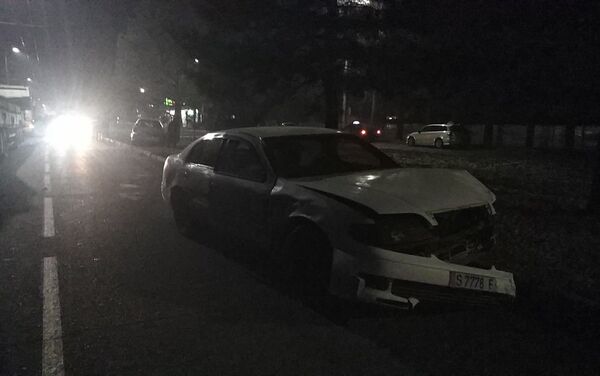Авария случилась 8 декабря около 2.00: в районе ТЭЦ столкнулись Toyota Chaser и Honda Fit - Sputnik Кыргызстан