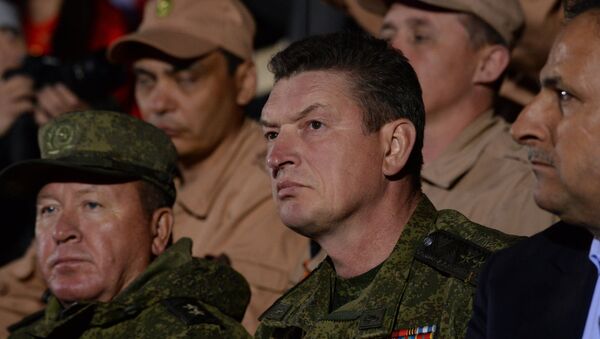 Командующий группировкой Пальмира генерал-лейтенант Александр Лапин (в центре). Архивное фото - Sputnik Кыргызстан