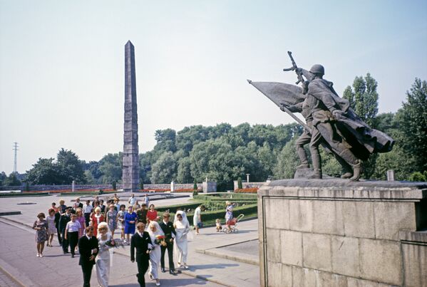 Памятник гвардейцам, штурмовавшим Кенигсберг - Sputnik Кыргызстан