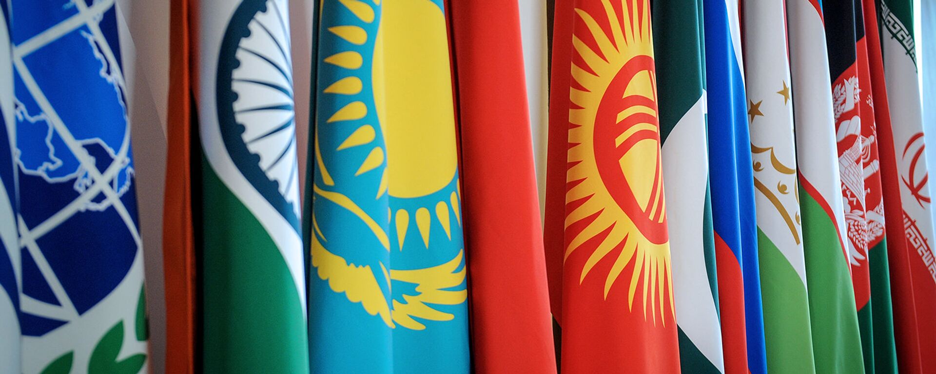 Флаги стран государств-членов ШОС - Sputnik Кыргызстан, 1920, 15.06.2021