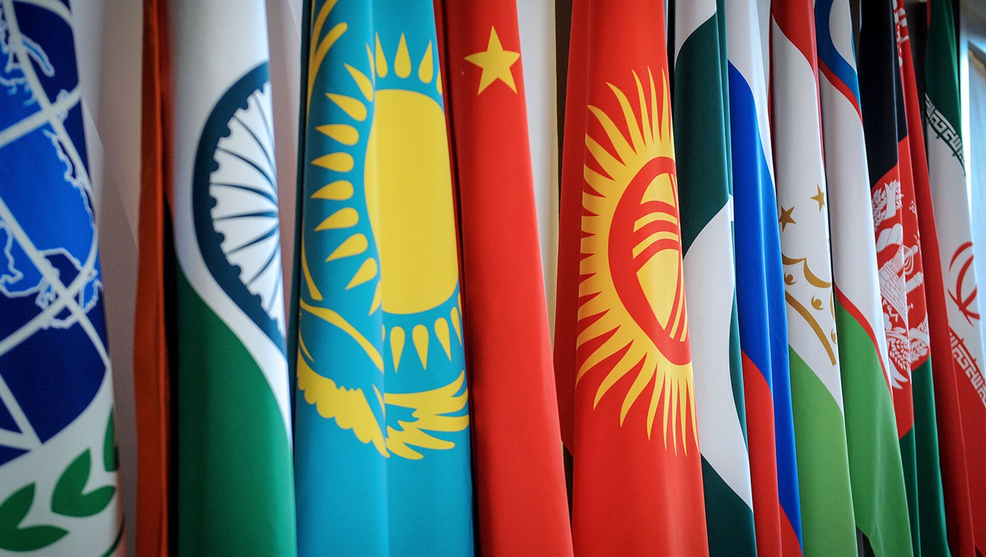 Флаги стран государств-членов ШОС - Sputnik Кыргызстан, 1920, 15.06.2021