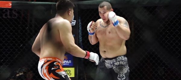 Украиналык мушкер Ак аюу Мамасалиевди муунтуп салды. Беттештин видеосу Украиналык мушкер Ак аюу Мамасалиевди муунтуп салды. Беттештин видеосу - Sputnik Кыргызстан