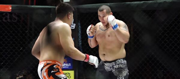 Супербой между кыргызстанцем и украинцем на JFC — видео - Sputnik Кыргызстан