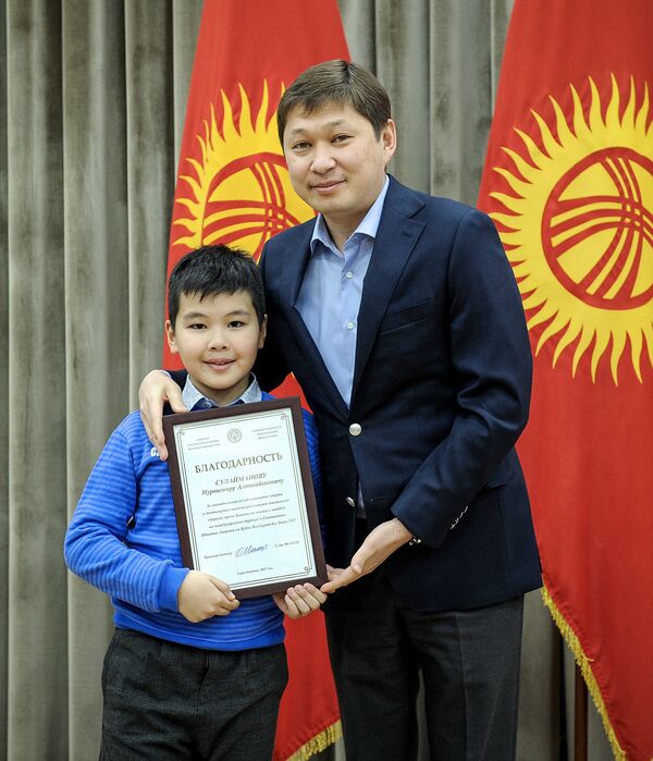 Премьер-министр Сапар Исаков встретился с хоккейной командой Алга Бишкек Премьер-министр Сапар Исаков встретился с хоккейной командой Алга Бишкек - Sputnik Кыргызстан