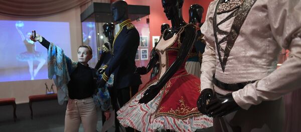 Посетитель в театральном музее имени А. А. Бахрушина в Москве. Архивное фото Посетитель в театральном музее имени А. А. Бахрушина в Москве. Архивное фото - Sputnik Кыргызстан