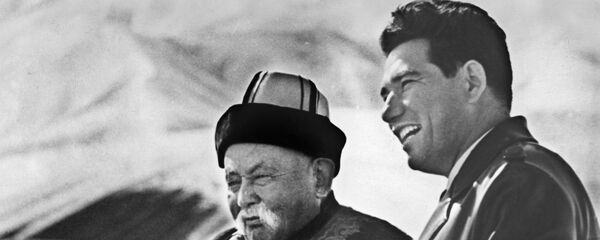 Кыргызский писатель, герой Кыргызской Республики Чингиз Айтматов - Sputnik Кыргызстан