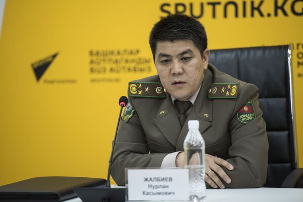 Начальник управления пограничного контроля Государственной пограничной службы КР Нурлан Жалбиев - Sputnik Кыргызстан