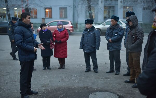 Рейд организовала Ленинская райадминистрация совместно с правоохранительными и налоговыми органами при участии городских и районных служб мэрии. - Sputnik Кыргызстан