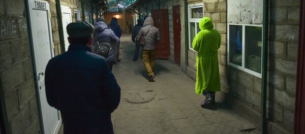 Рейд в районе Ошского рынка Бишкека - Sputnik Кыргызстан