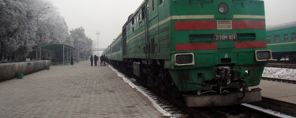 Поезд на железнодорожном вокзале Бишкека. Архивное фото - Sputnik Кыргызстан