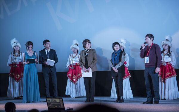 Торжественное открытие VII Международного кинофестиваля Кыргызстан — страна короткометражных фильмов в кинотеатре Манас в Бишкеке - Sputnik Кыргызстан