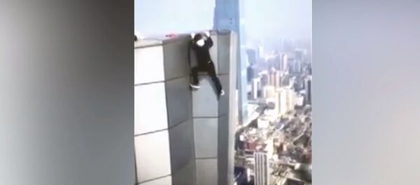 В Китае экстремал снял на видео свое падение с небоскреба — он погиб - Sputnik Кыргызстан