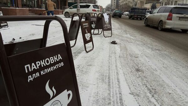 Запрет парковки возле кафе, клубов и бизнес-центров в Бишкеке - Sputnik Кыргызстан