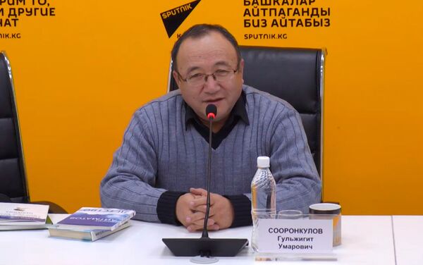 Гульжигит Сооронкулов занимал пост заместителя министра образования и науки КР, переводил произведения Чингиза Айтматова - Sputnik Кыргызстан