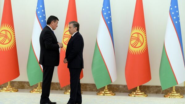 Президент Кыргызстана Сооронбай Жээнбеков на встрече с главой Узбекистана Шавкатом Мирзиёевым в рамках официального визита. Архивное фото - Sputnik Кыргызстан