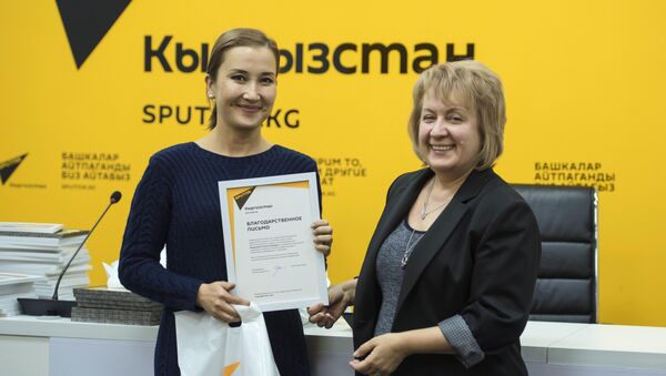 Вручение благодарственных писем пресс-службам от информационного агентства и радио Sputnik Кыргызстан - Sputnik Кыргызстан