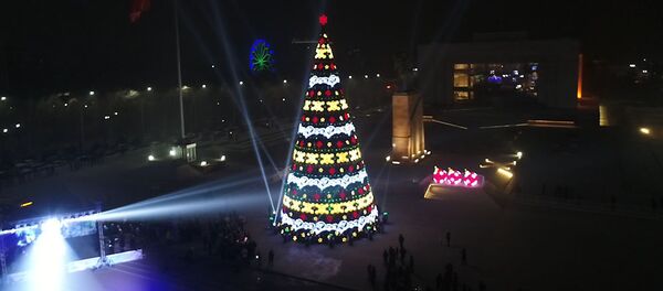 Невероятная красота! Как выглядит площадь Ала-Тоо, украшенная к Новому Году - Sputnik Кыргызстан