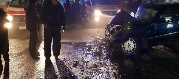 Жол кырсыгы болгон жердеги тез жардам автоунаалары. Архив - Sputnik Кыргызстан