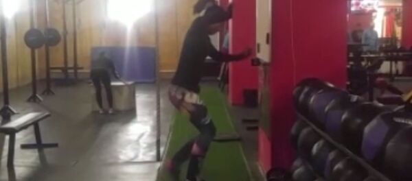 Спортсмены Кыргызстана наступают на невидимую коробку — видео - Sputnik Кыргызстан