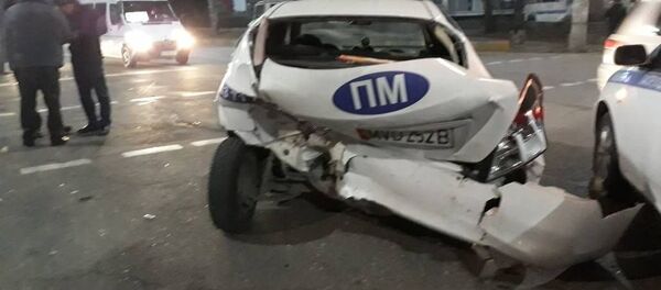 ДТП с участием спецмашины мобильного батальона 102 в Бишкеке - Sputnik Кыргызстан