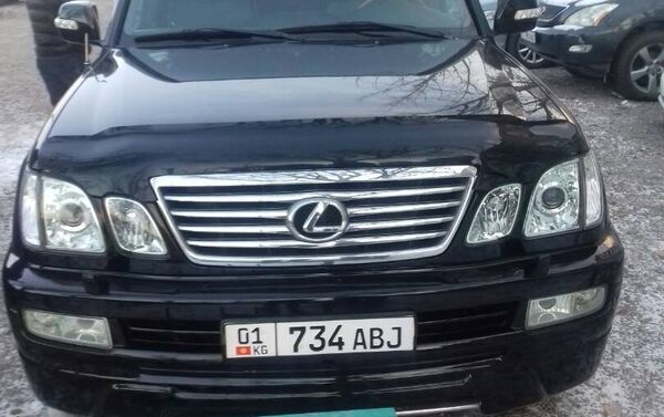 Ал жол сакчысын Lexus LX-470 үлгүсүндөгү унаа менен сүзгөн - Sputnik Кыргызстан