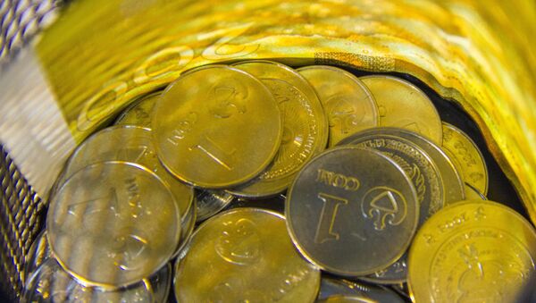 Сомовые монеты и купюры. Архивное фото - Sputnik Кыргызстан