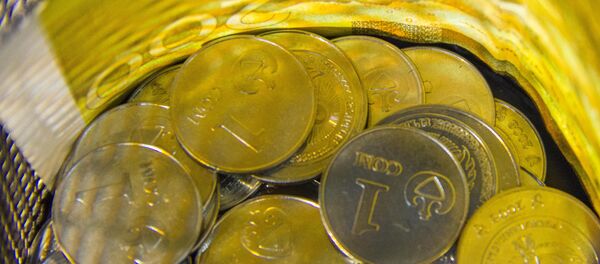 Сомовые монеты и купюры. Архивное фото - Sputnik Кыргызстан