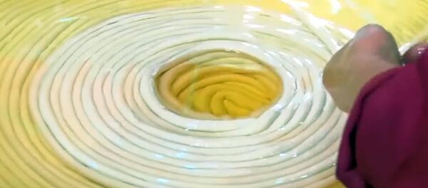 Лапша длиной 3 км — видео из Китая Лапша длиной 3 км — видео из Китая - Sputnik Кыргызстан