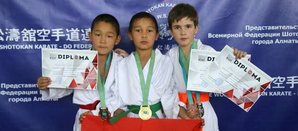 Кыргызстандык жаш спортчулар каратэ-до боюнча Казакстанда өткөн ачык чемпионатта мыкты деп табылды Кыргызстандык жаш спортчулар каратэ-до боюнча Казакстанда өткөн ачык чемпионатта мыкты деп табылды - Sputnik Кыргызстан