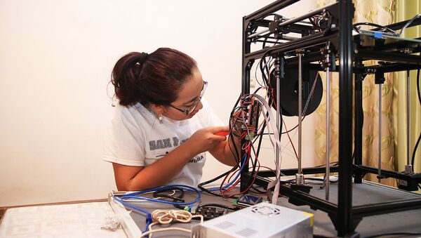 В Бишкеке собрали 3D-принтер за 43 тыс сомов — видео - Sputnik Кыргызстан