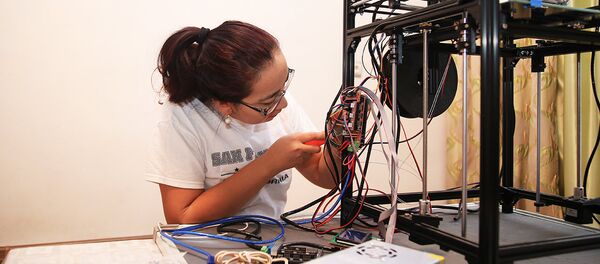 В Бишкеке собрали 3D-принтер за 43 тыс сомов — видео - Sputnik Кыргызстан